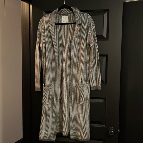 Abercrombie & Fitch Long Cardigan Sweater - Picture 1 of 9